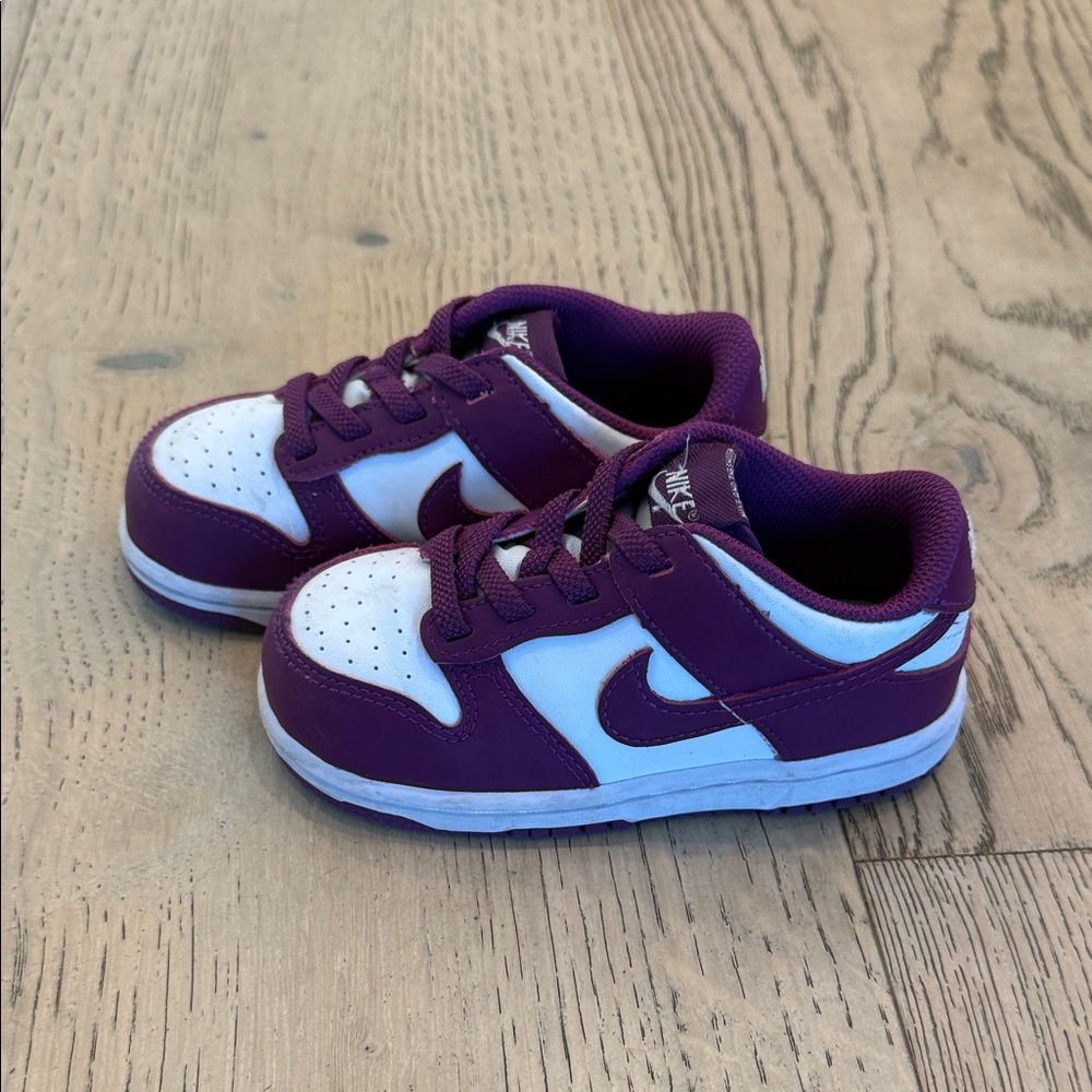 Barely worn Nike Dunks, Purple and White, size 8 toddler